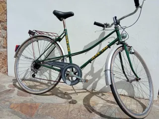 Bicicleta plegable roja vintage