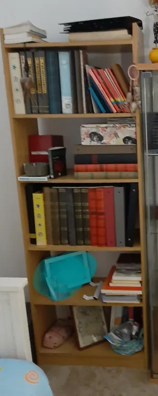 Estantería de madera