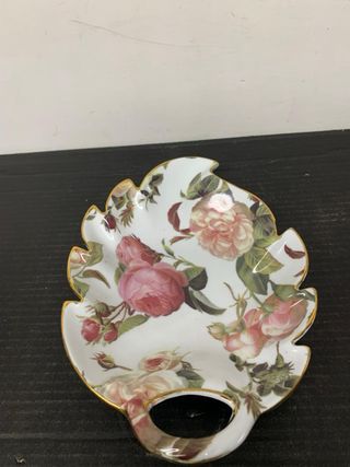 Vassoio in porcellana decorato con rose