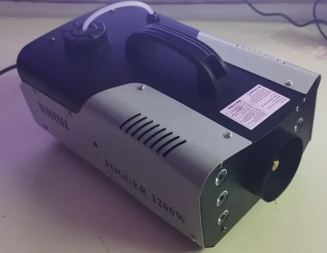 x1 MAQUINA DE HUMO 1200W FOGGER FX