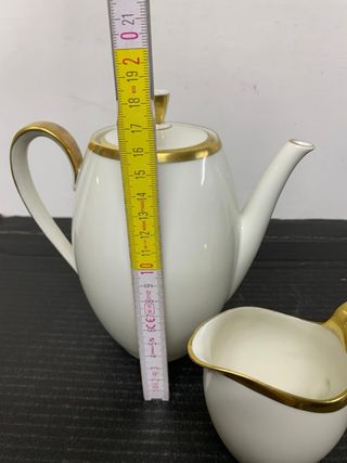 Teiera e bricco latte in porcellana