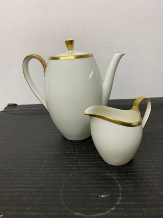 Teiera e bricco latte in porcellana