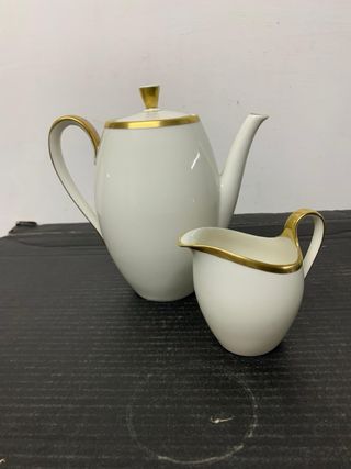 Teiera e bricco latte in porcellana