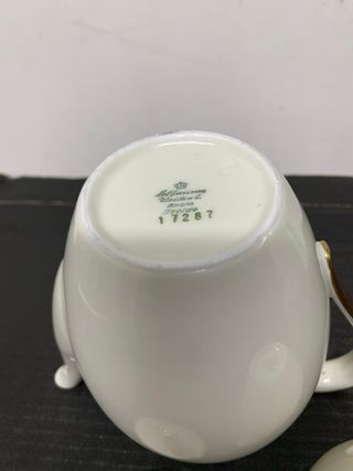 Teiera e bricco latte in porcellana