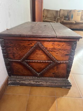 Bahúl antiguo de madera