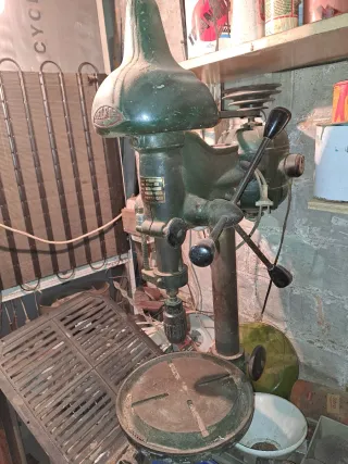 Taladro de columna vintage