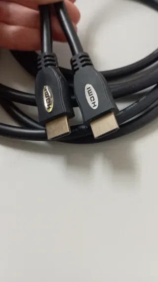 Cable HDMI 3 metros, ethernet.