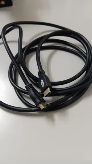 Cable HDMI 3 metros, ethernet.