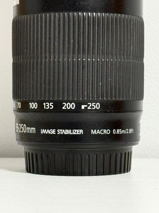 Objetivo Canon EFS 55-250mm con Parasol ET-63