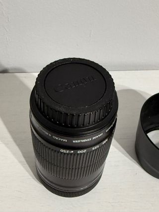 Objetivo Canon EFS 55-250mm con Parasol ET-63