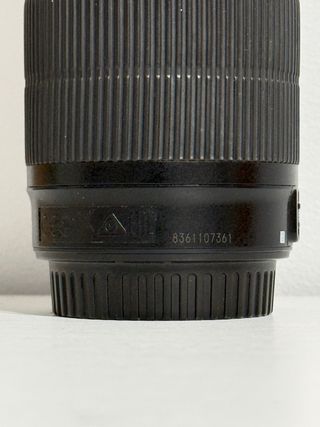 Objetivo Canon EFS 55-250mm con Parasol ET-63