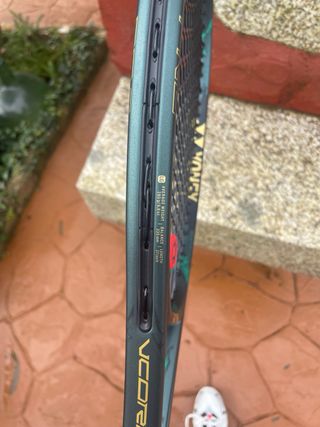 Raqueta Yonex Vcore Pro 100