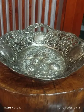 Centrotavola antico in metallo, peltro