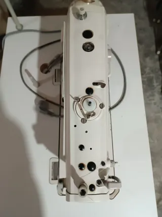 Máquina de coser industrial plana