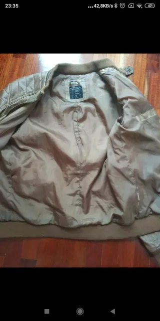 Cazadora símil piel Bershka Talla L