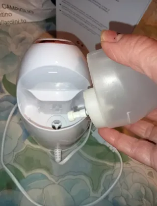 Vaporizzatore viso portatile. Sauna faciale.