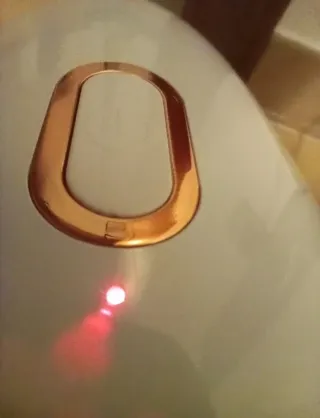 Vaporizzatore viso portatile. Sauna faciale.