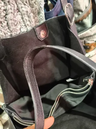 Bolso negro de cuero sintético