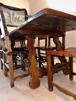 Mesa de comedor madera maciza nogal tallada