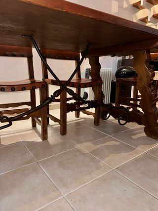 Mesa de comedor madera maciza nogal tallada