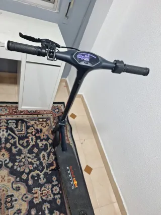 Patinete Eléctrico Red Bull Racing