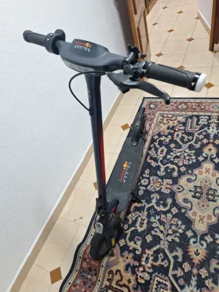 Patinete Eléctrico Red Bull Racing