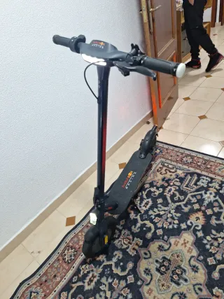 Patinete Eléctrico Red Bull Racing