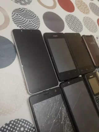 LOTE TELÉFONOS PARA PIEZAS