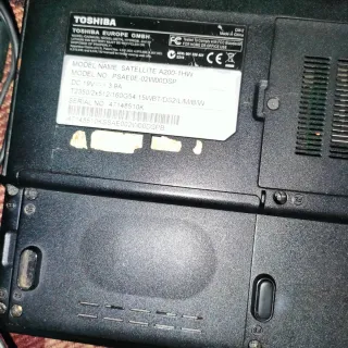 Toshiba Satellite A205-S5000 Portátil