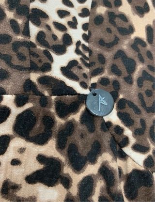 Vestido manga larga animal print. Talla 42