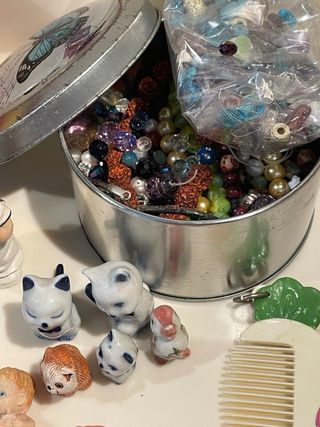 Lotto scatola latta e oggetti vintage