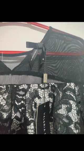 Blusa VALERIA DERBAIS encaje negro y blanco