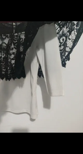 Blusa VALERIA DERBAIS encaje negro y blanco