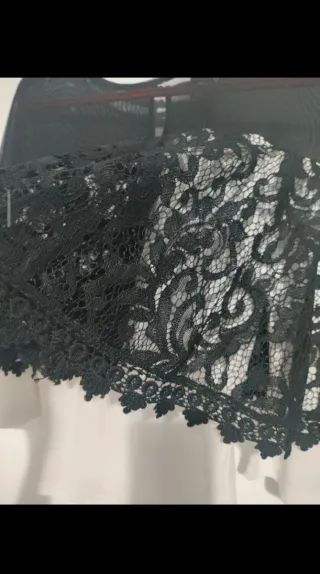 Blusa VALERIA DERBAIS encaje negro y blanco