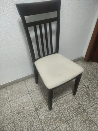 Silla de salón elegante beige y marrón