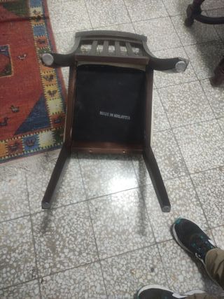 Silla de salón elegante beige y marrón