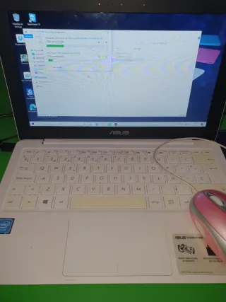 Portátil Asus blanco