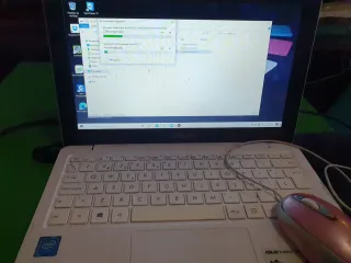 Portátil Asus blanco