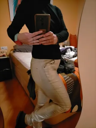 Pantalón pitillo plateado