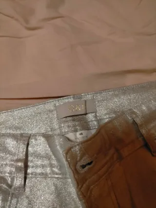 Pantalón pitillo plateado