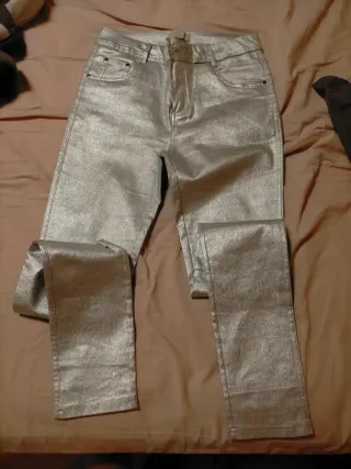 Pantalón pitillo plateado