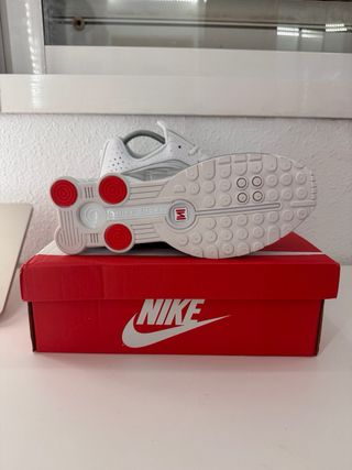 Nike Shox R4 Talla 41 Plata/Blanco