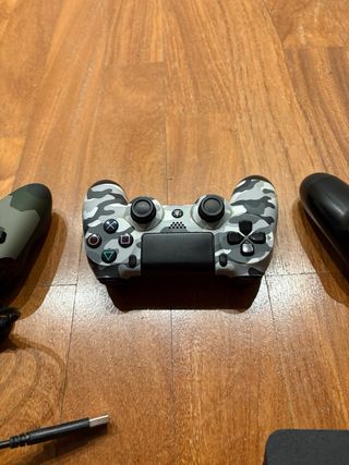PS4 Slim + 3 Controller