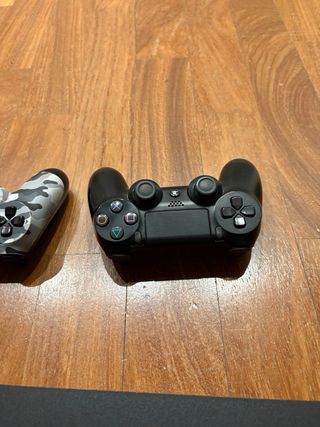 PS4 Slim + 3 Controller