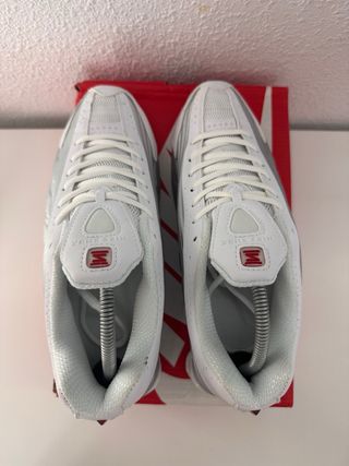 Nike Shox R4 Talla 42 Plata y Blanco