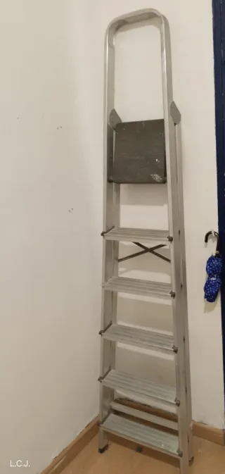 Escalera de aluminio plegable