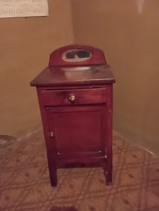 Vecchie comodini in legno