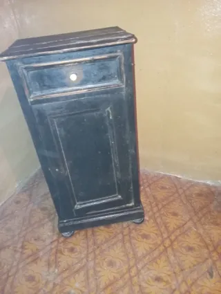 Vecchie comodini in legno