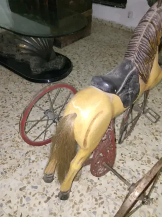 Bicicleta antigua de caballo para niños