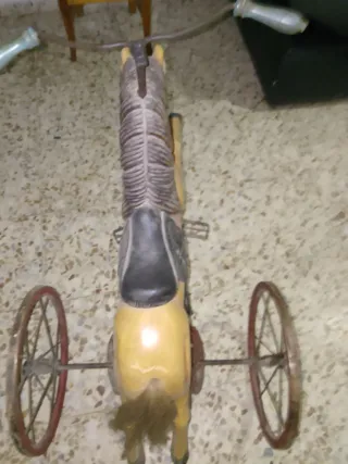 Bicicleta antigua de caballo para niños